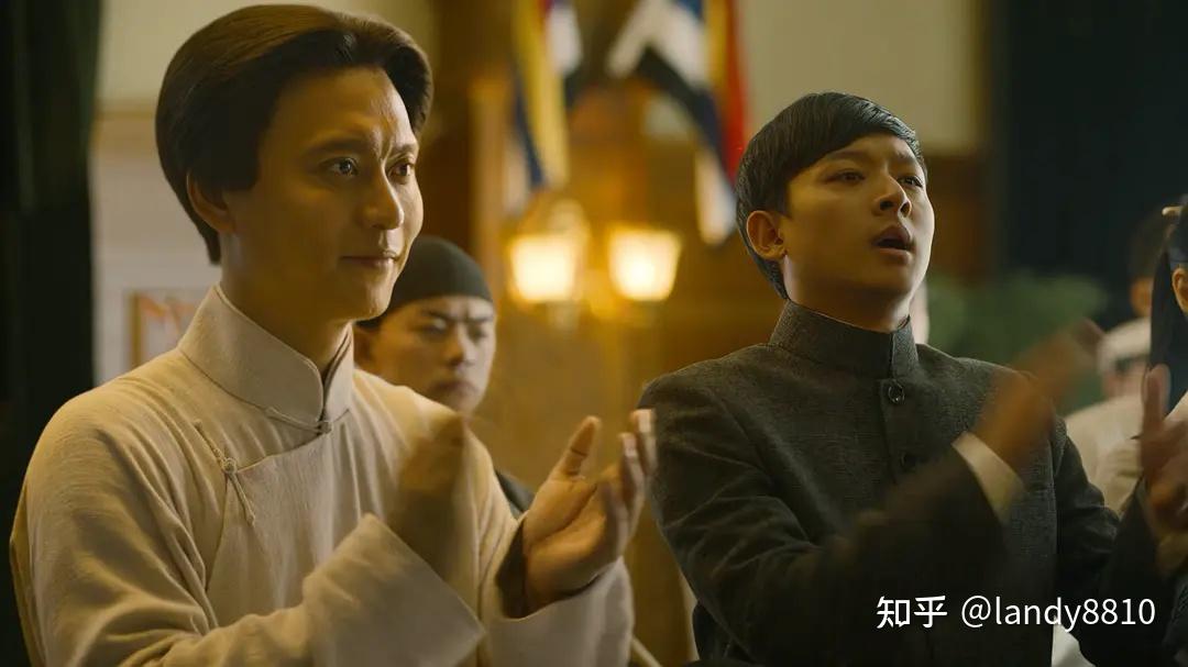气质御姐换上空姐制服剧照3